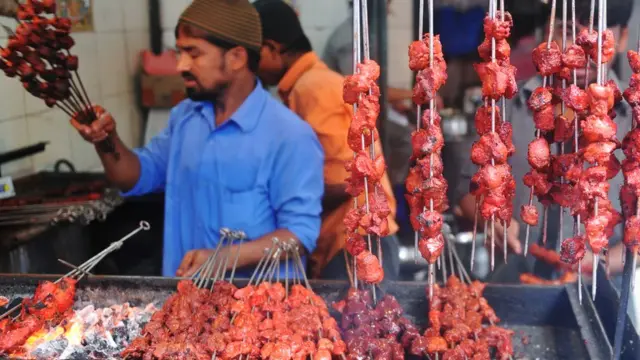 ভারতে মুসলমানদের অনেকেই নানাভাবে মাংস ব্যবসার সঙ্গে জড়িত
