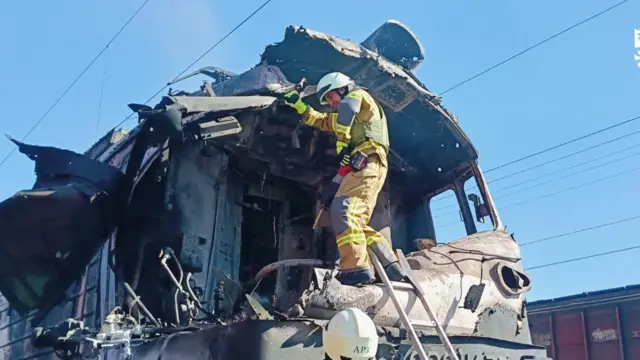 Понівичений потяг внаслідок влучання дрону на Одещині
