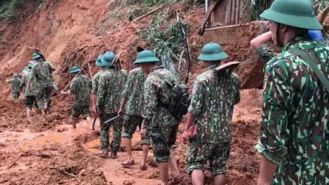နောက်ထပ်မြေပြိုမှုတွေ ဖြစ်လာမှာကို စိုးရိမ်ရတဲ့အတွက် ကယ်ဆယ်ရေးကြိုးပမ်းမှုတွေ အဟန့်အတား ဖြစ်နေ