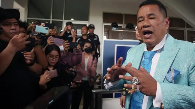 Kuasa hukum tersangka kasus kejahatan narkoba Irjen Pol Teddy Minahasa Hotman Paris Hutapea 