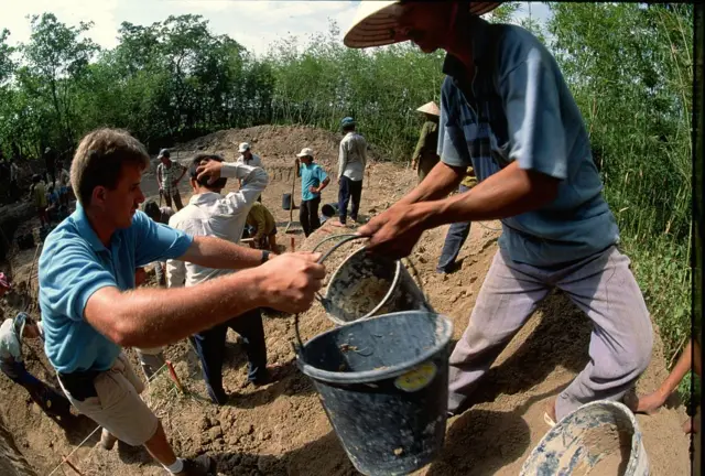 Tìm kiếm hài cốt quân nhân Mỹ thiệt mạng trong chiến tranh Việt Nam tại Tây Ninh, năm 1994 Tìm kiếm hài cốt quân nhân Mỹ thiệt mạng trong chiến tranh Việt Nam tại Tây Ninh, năm 1994