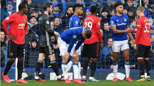 Awọn agbabọọlu nibi ifẹsẹwọnsẹ laarin Manchester United ati Leicester city