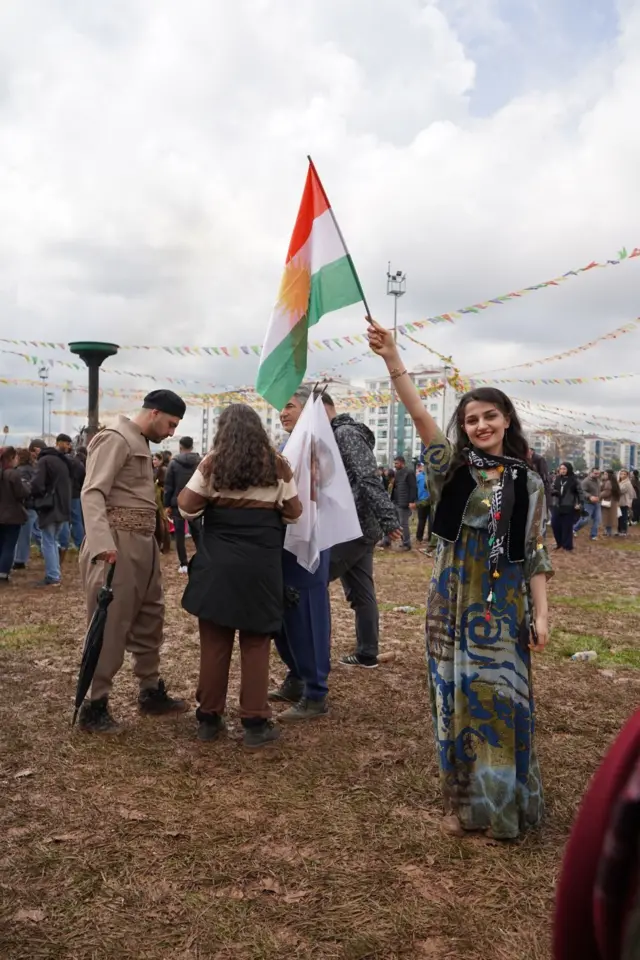 Diyarbakır Nevruz kutlamasında genç bir kız