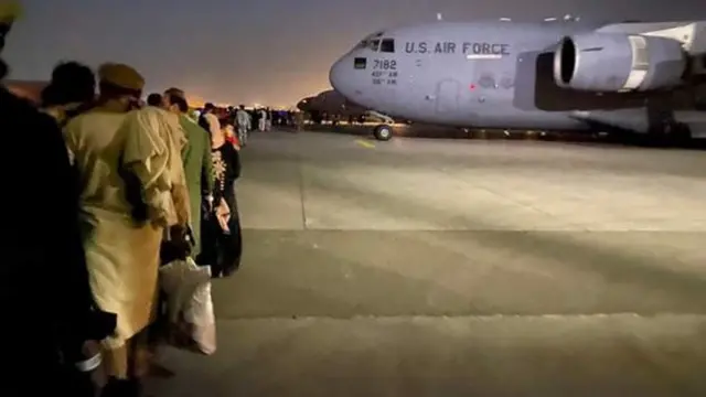 аеропорт, евакуація