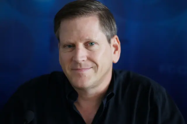 ฟิล โรเบิร์ตสัน ผู้อำนวยการองค์กรสิทธิมนุษยชนและผู้สนับสนุนแรงงาน