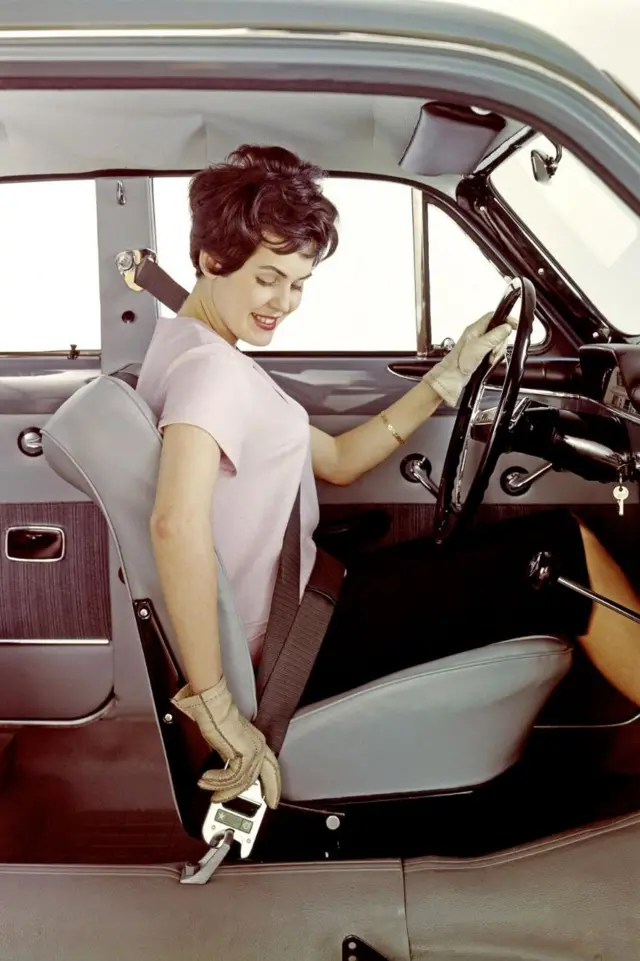 کمربند ایمنی سهنقطهای که امروزه در خودروها به کار میرود، نخستینبار توسط شرکت ولوو عرضه شد