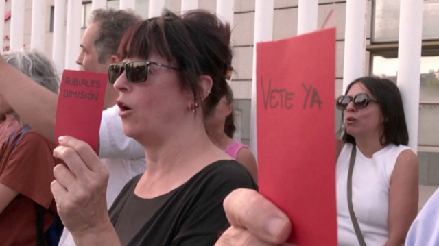 Torcedores e atletas protestaram contra beijosite de apostas politicaRubialessite de apostas politicajogadora