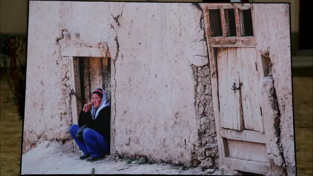 سرزمین گل بادام، نخستین نمایشگاه انفرادی عکس های امان الله صداقت است