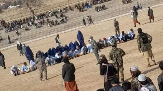 طالبان علاوه بر اجرای احکام اعدام در ملا عام از ورزشگاهها نیز برای اجرای احکام شلاق استفاده میکنند