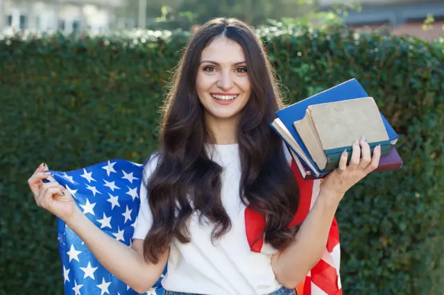 બીબીસી ગુજરાતી ભારત અમેરિકા ગુજરાત યુએસ સ્ટુડન્ટ વિઝા ડોનાલ્ડ ટ્રમ્પ દૂતાવાસ ઈમિગ્રેશન એપૉઈન્ટમેન્ટ