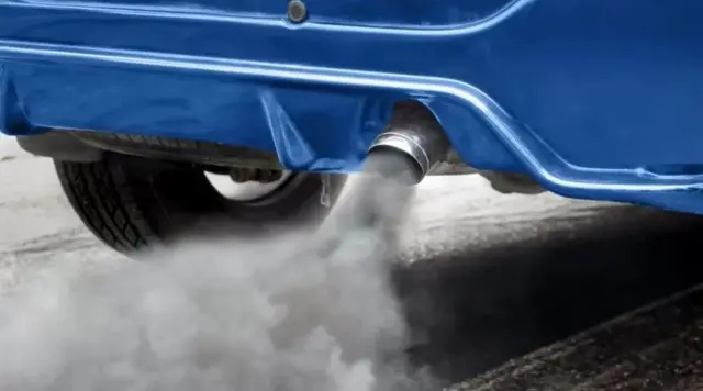 Кыргызстанда сапатсыз май, эски автоунаалар абаны булгаган негизги себептердин бири