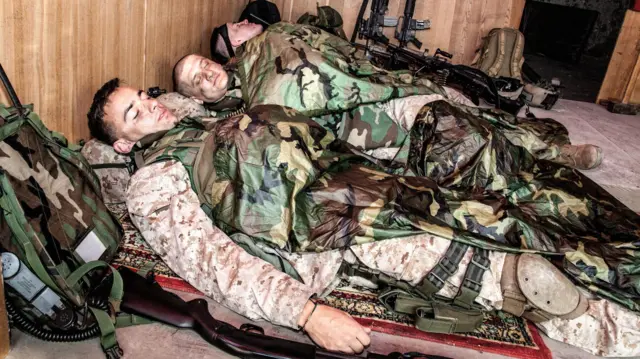 அதிக மன அழுத்தமுள்ள பணிகளில் ஈடுபடும் வீரர்களுக்கு தந்திரோபாய ரீதியாக குட்டித் தூக்கம் போடுமாறு அறிவுறுத்தப்படுகிறது