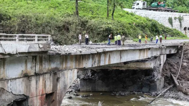 လားရှိုး -မူဆယ်လမ်းကြောင်းရဲ့အဓိကလမ်းပိုင်းတစ်ခုဖြစ်တဲ့ ဖျက်ဆီးခံထားရတဲ့ဂုတ်တွင်းတံတား