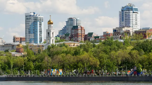 To get a true feel for the city, take a stroll through the old city quarter and go on a hunt for traditional wooden huts (or izba), built by residents of years gone by