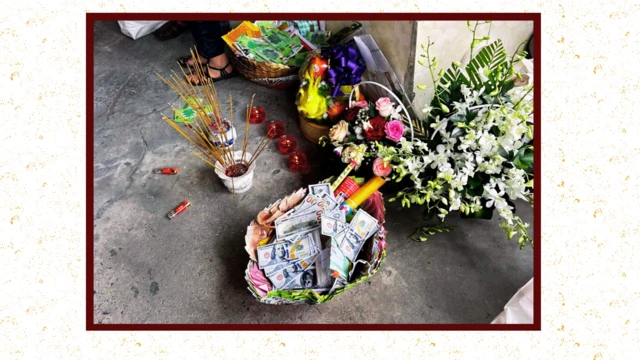 Đầu tháng này, bà và hơn 100 người con nuôi gốc Việt cùng con cái, người thân của họ đã tập trung tới thắp hương bàn thờ.
