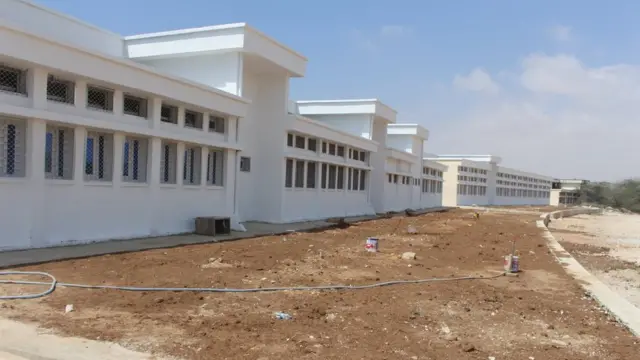 Dhismaha jaamacadda Umadda Soomaaliyeed oo dayactir lagu sameeyay ka dib markii ay ku burburtay dagaalladii sokeeye.