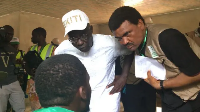 Eleka na-agba ajụjụ ọnụ ihe mmere 'card reader' ahụghị ọrụ