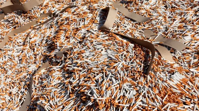 Cigarrillos amontonados