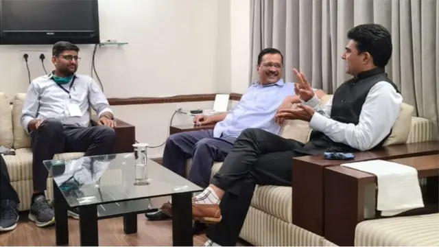 અરવિંદ કેજરીવાલને મળવા પહોંચેલા ઈશુદાન ગઢવી