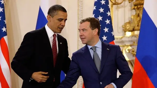 Экс-президент США Барак Обама и экс-президент России Дмитрий Медведев