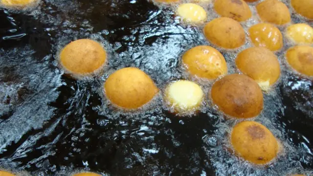 Buñuelos friéndose