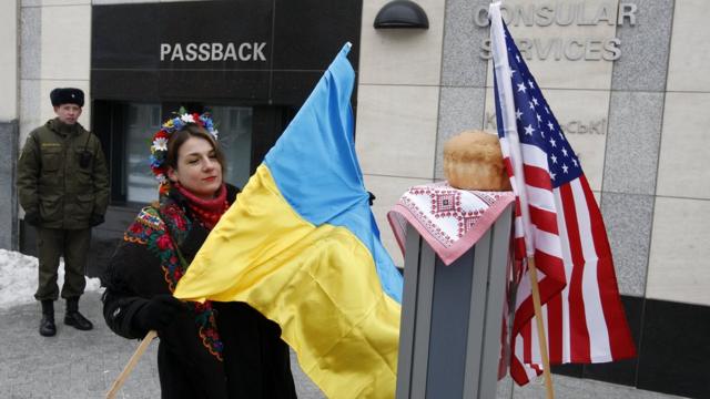 Акция у посольства Украины