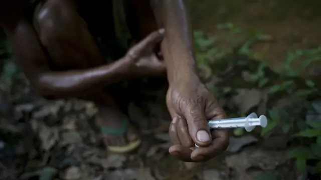 အပ်တန်းလန်းနဲ့ သွားနေသူတွေ အများကြီးရှိ