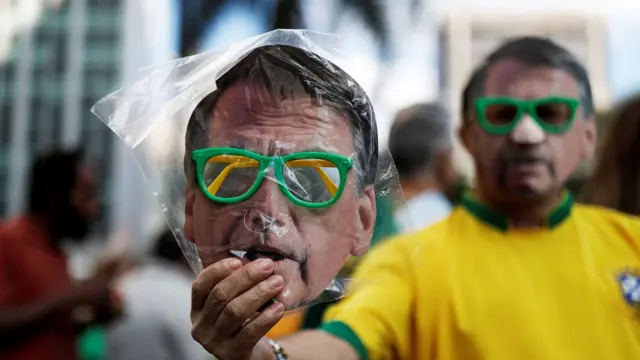 Homem com máscaraproximos jogos fifa bet365Jair Bolsonaro mostra pacote com máscaraproximos jogos fifa bet365Bolsonaro à venda,proximos jogos fifa bet365manifestação a favor do candidato,proximos jogos fifa bet365São Paulo