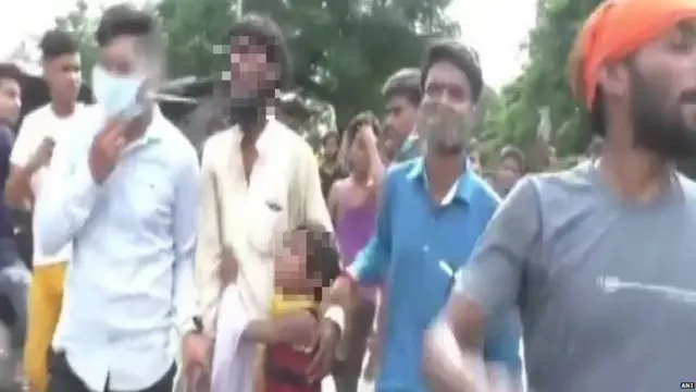 ਵਾਇਰਲ ਵੀਡੀਓ ਵਿੱਚ ਰਿਕਸ਼ਾ ਵਾਲੇ ਦੀ ਸੱਤ ਸਾਲਾ ਛੋਟੀ ਬੱਚੀ ਆਪਣੇ ਪਿਤਾ ਨੂੰ ਛੱਡਣ ਦੀ ਦੁਹਾਈ ਦਿੰਦੀ ਦਿਖਾਈ ਦੇ ਰਹੀ ਹੈ