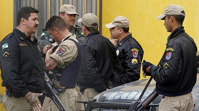 Policía en la cárcel de Sao Jose dos Pinhais.