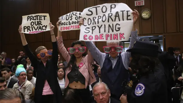 ఫేస్‌బుక్, జుకర్‌బర్గ్, కేంబ్రిడ్జి అనలిటికా, అమెరికా సెనేటర్లు