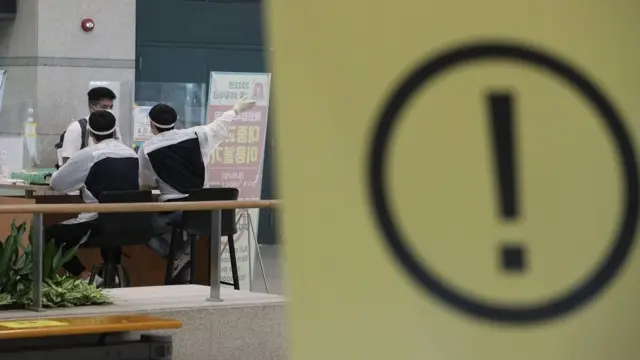 코로나19, 오미크론