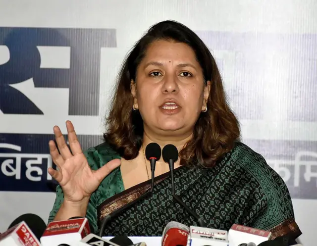 કૉંગ્રેસ પાર્ટીનાં પ્રવક્તા સુપ્રિયા શ્રીનેત