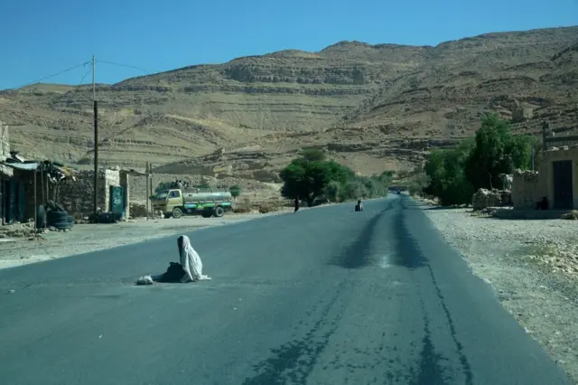 متسولات في اليمن 