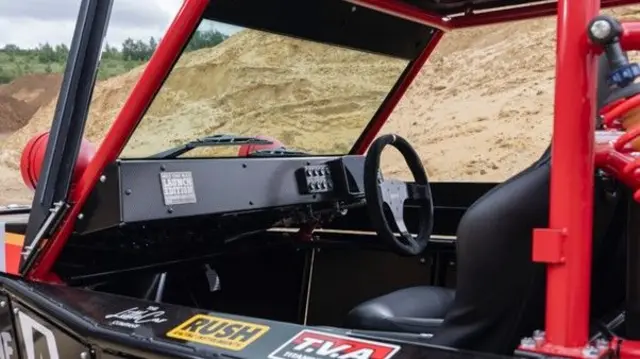 لیتل‌کار کمپانی می‌گوید با ماشین می‌توان به راحتی در جاده‌های ناهموار حرکت کرد