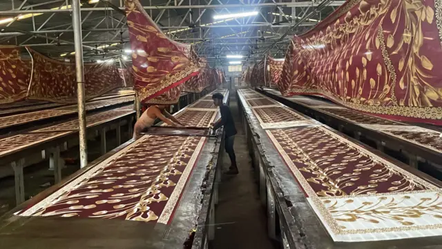 જેતપુર સાડી ઉદ્યોગ, પોરબંદરની ખાડીમાં પાણી પ્રદૂષણ, જળપ્રદૂષણ, ભાદરમાં પાણી પ્રદૂષણ, લોકોને ચામડીના રોગો, જેતપુર સાડી ઉદ્યોગ ખેતીને અસર, બીબીસી ગુજરાતી ગ્રાઉન્ડ રિપોર્ટ