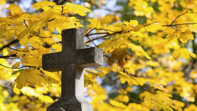 Айрым окумуштуулар биз өлүм коркунучун алдын алуу үчүн белгилүү ишенимдерди карманабыз деп эсептешет 