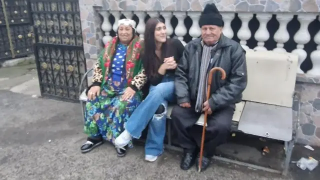 Izabela Tiberiade with her grand-uncle Hinta Gheorghe and his wife Agripina Hirta