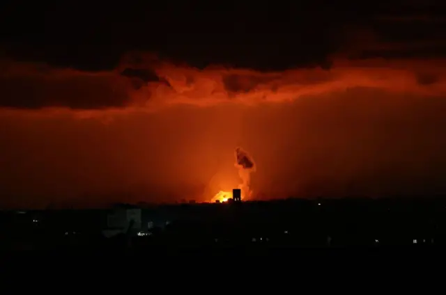 Bombardeo israelí en Rafah, sur de Gaza. 