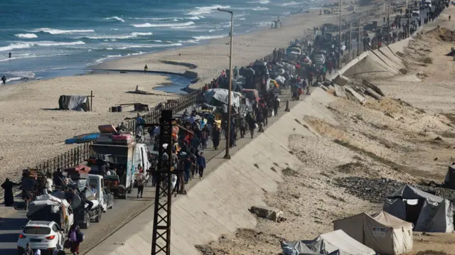 Палестинцы, которые возвращаются в Газу