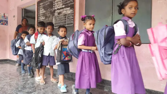 రెండేళ్ల వ్యవధిలో పెద్ద సంఖ్యలో విద్యార్థులు ప్రభుత్వ స్కూళ్లకు దూరం కాగా అదే సమయంలో ప్రైవేటు పాఠశాలల్లో విద్యార్థుల సంఖ్య పెరిగింది