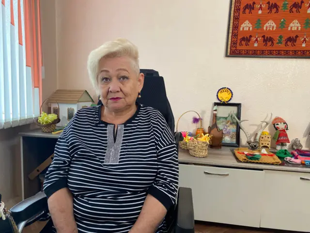 Гүлжекан Байзакова он жылдан ашуун убакыттан бери карылар үйүндө жашайт