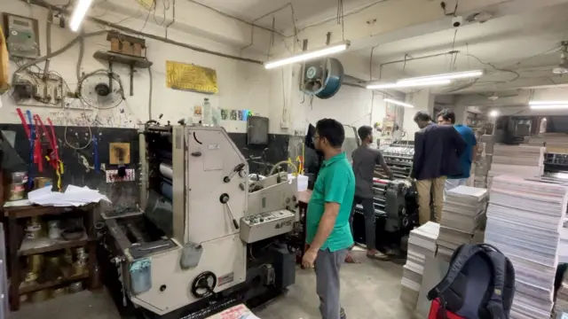 নির্বাচনে পোস্টার, ব্যানার, লিফলেট, ফেস্টুন সহ বিভিন্ন জিনিস ছাপার পেছনে মোট ৭০ থেকে ৮০ কোটি টাকা খরচ হয়েছিল। 