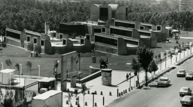 Tahran Çağdaş Sanat Müzesi'nin inşası 1977 yılında tamamlandı