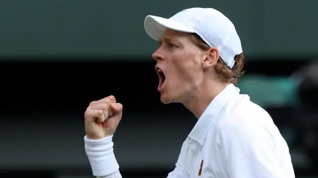 Янник Синнер во время матча