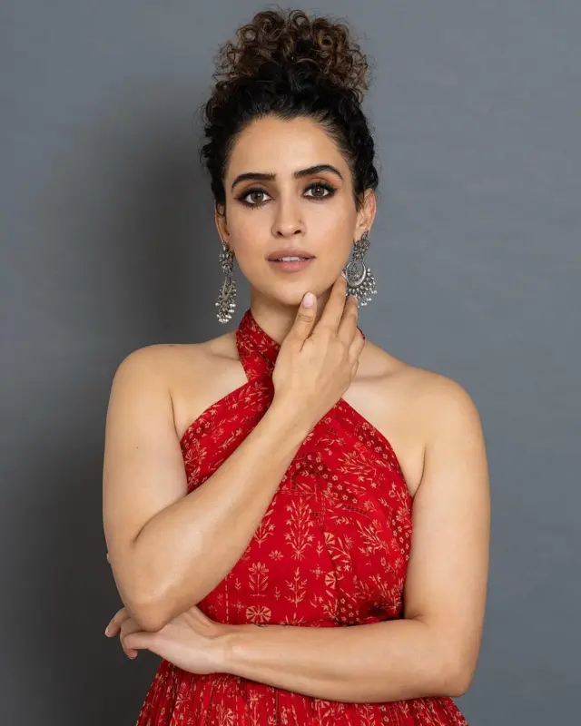 सान्या मल्होत्राचाही समावेश