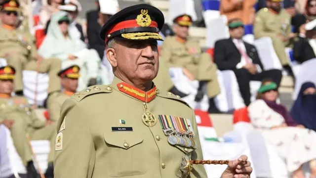 Internetda onanizm porno videosini kordim.