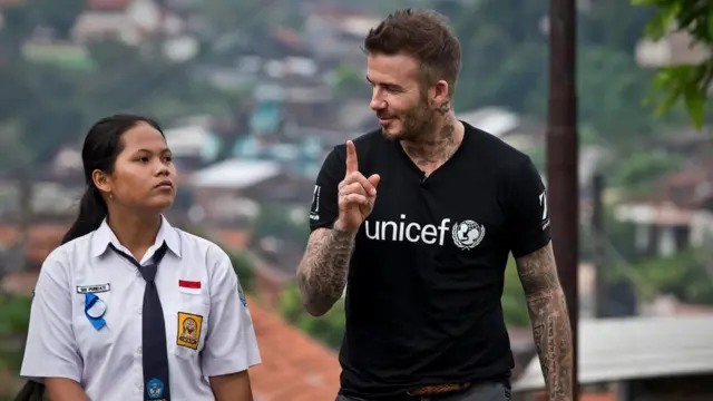 Sripun berjalan-jalan bersama Beckham.