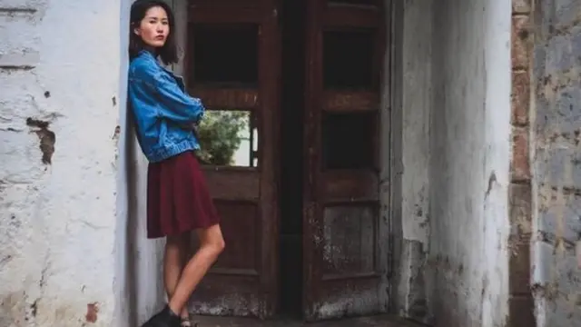 பாலூட்டும் புகைப்படத்தை வெளியிட்டு விவாதத்தைக் கிளப்பிய கிர்கிஸ்தான் அதிபரின் மகள்