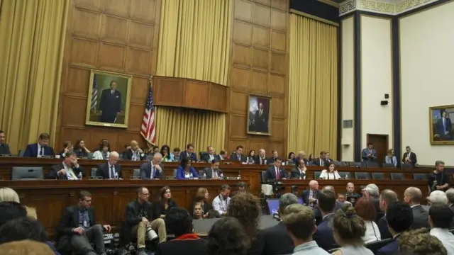 Legisladores interrogan a Mueller